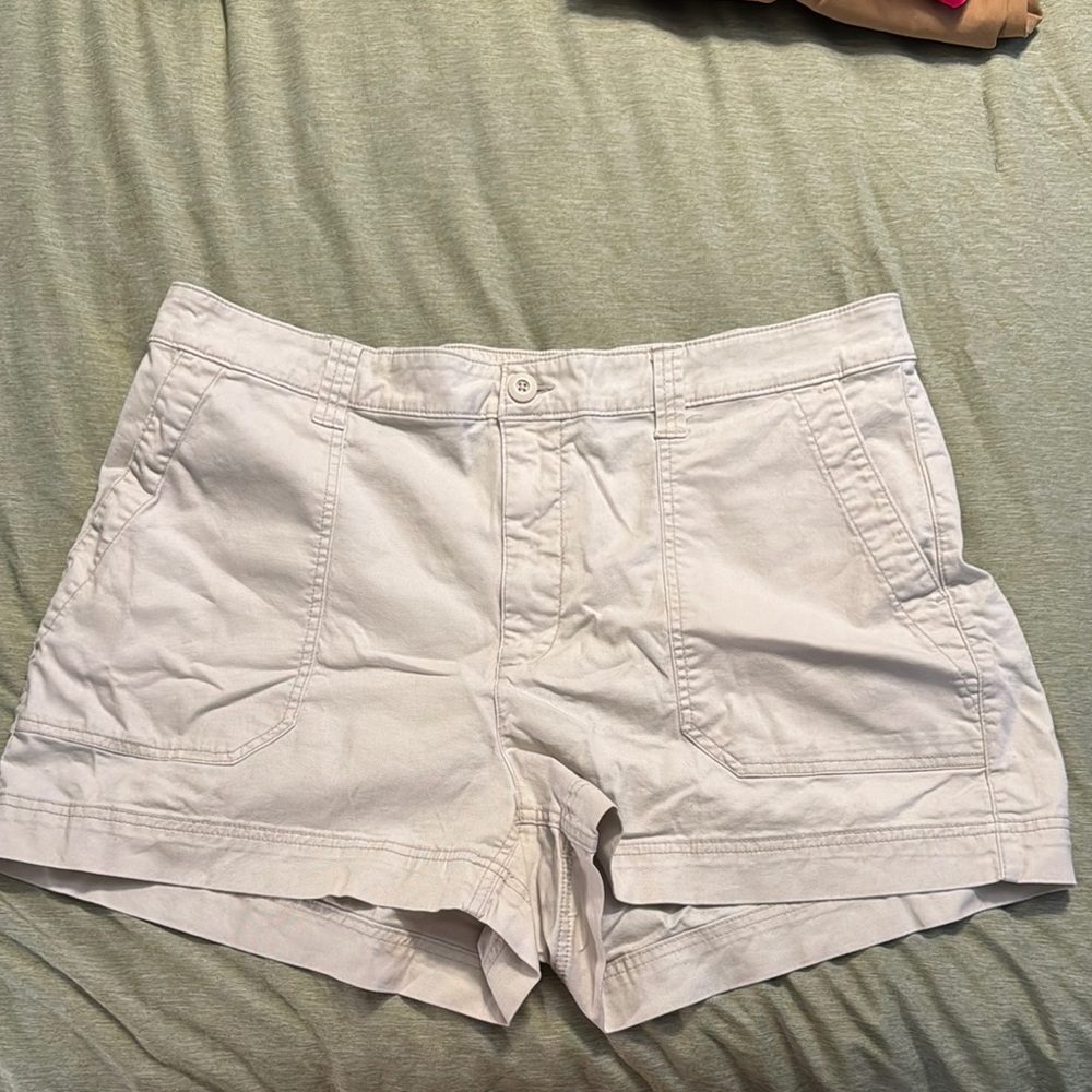 Old Navy Cream Cargo Shorts Classic Style